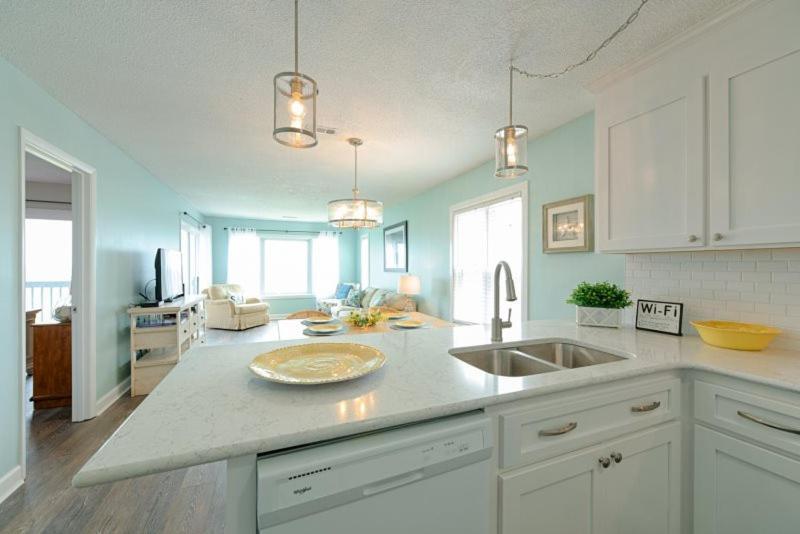 Sandy Dunes Oceanfront Condo - Just Renovated June 2020 Миртл-Бич Экстерьер фото
