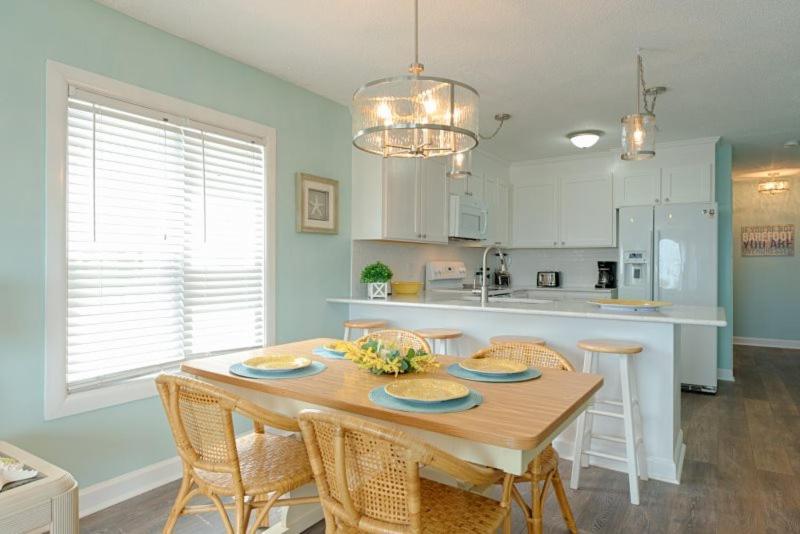Sandy Dunes Oceanfront Condo - Just Renovated June 2020 Миртл-Бич Экстерьер фото