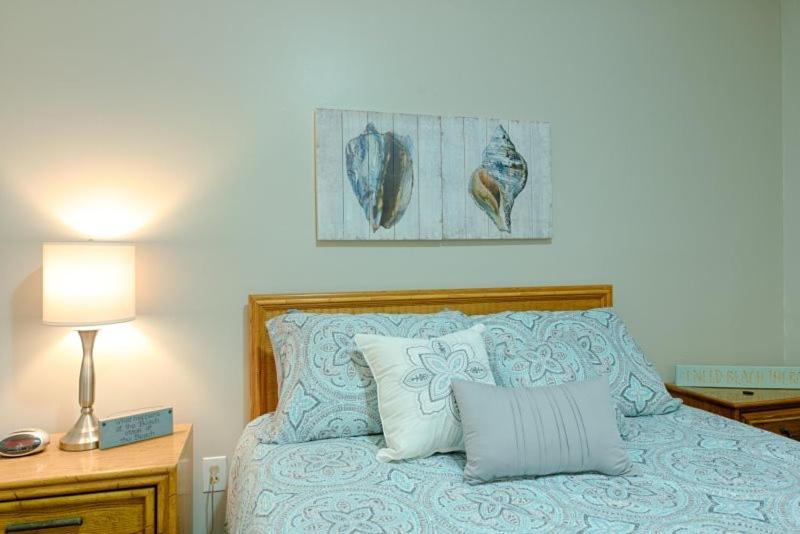 Sandy Dunes Oceanfront Condo - Just Renovated June 2020 Миртл-Бич Экстерьер фото