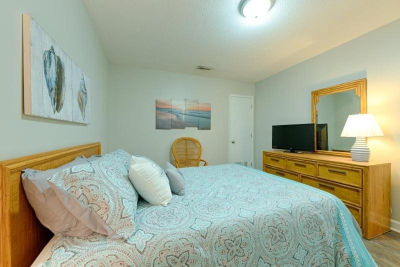 Sandy Dunes Oceanfront Condo - Just Renovated June 2020 Миртл-Бич Экстерьер фото